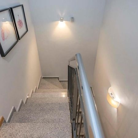 2 Bedroom Duplex Apartment With Balcony 4-3 برشلونة المظهر الخارجي الصورة