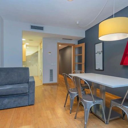 2 Bedroom Duplex Apartment With Balcony 4-3 برشلونة المظهر الخارجي الصورة