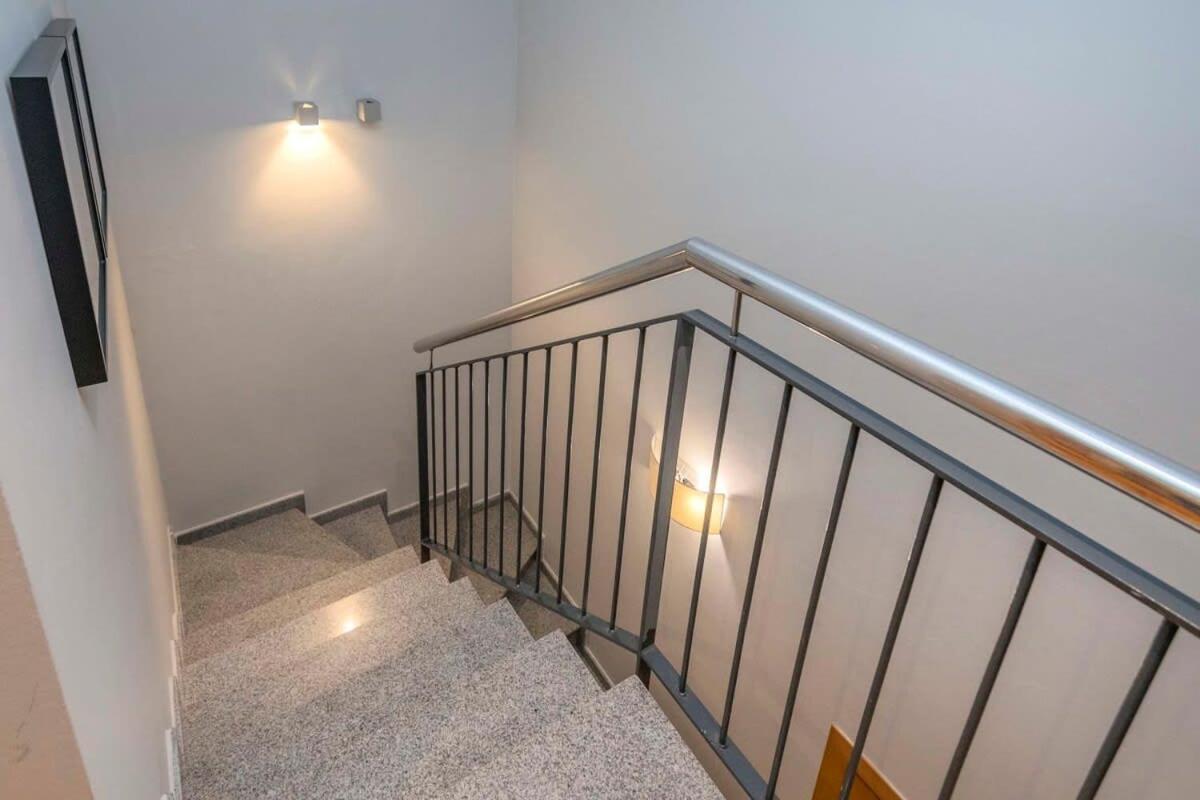 2 Bedroom Duplex Apartment With Balcony 4-3 برشلونة المظهر الخارجي الصورة