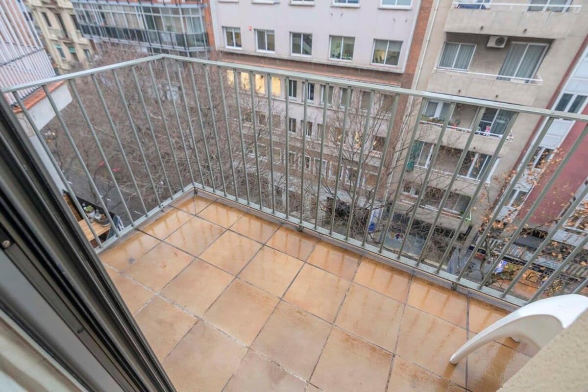 2 Bedroom Duplex Apartment With Balcony 4-3 برشلونة المظهر الخارجي الصورة